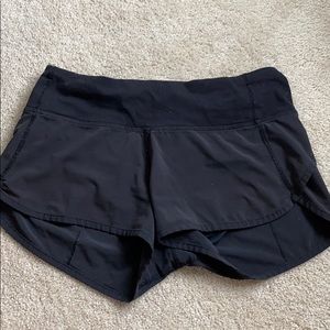 black lululemon speed up short 2.5”